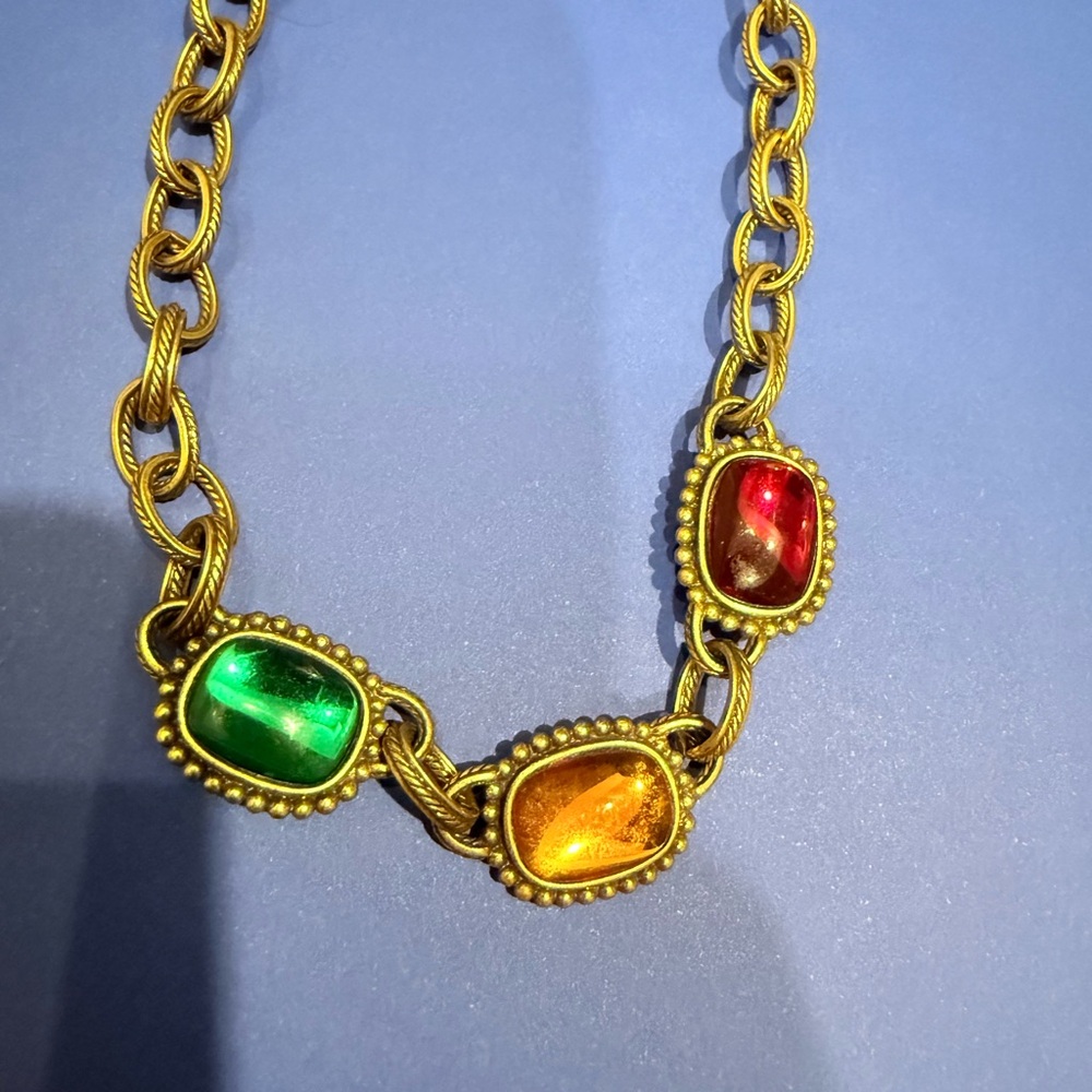 Yves Saint Laurent Vintage “Gripoix” Gold Plated Necklace. - Picture 2 of 6